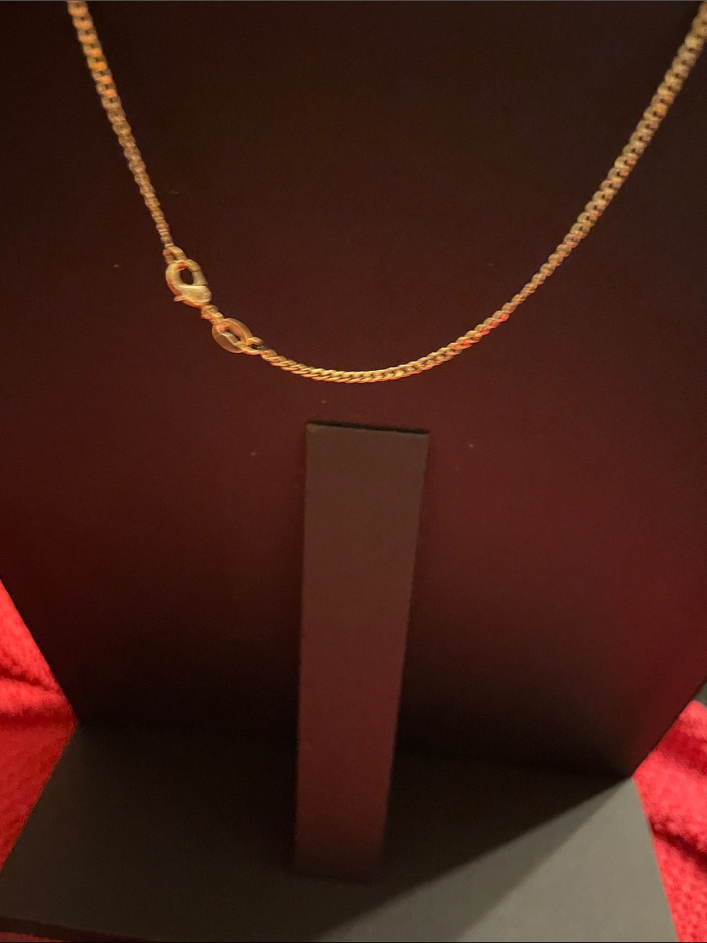 Gold Initial 'R' Pendant Necklace - Elegant Women's Jewelry - Picture 2 of 5